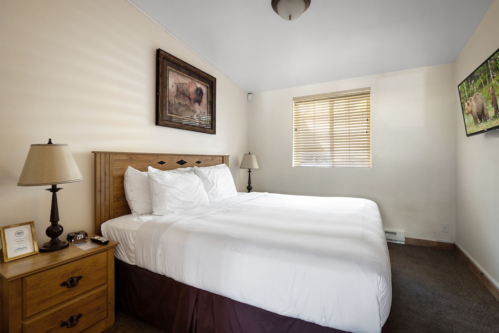 Elk Refuge Inn - photo 35