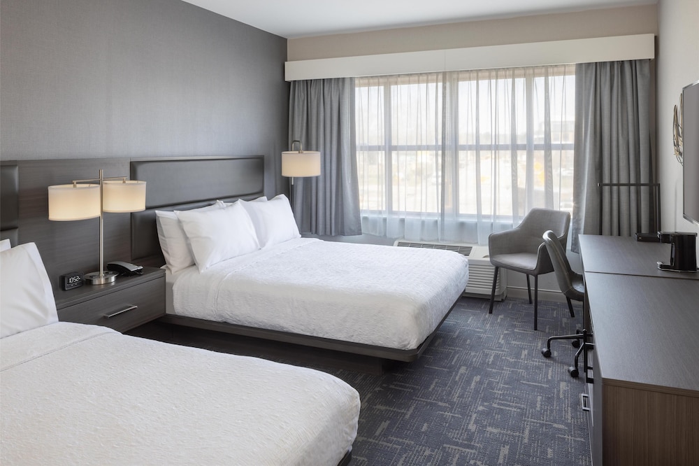 Hampton Inn & Suites Portsmouth Downtown - photo 9