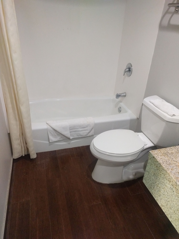 Lyfe Inn & Suites By Aga Lax Airport - photo 25