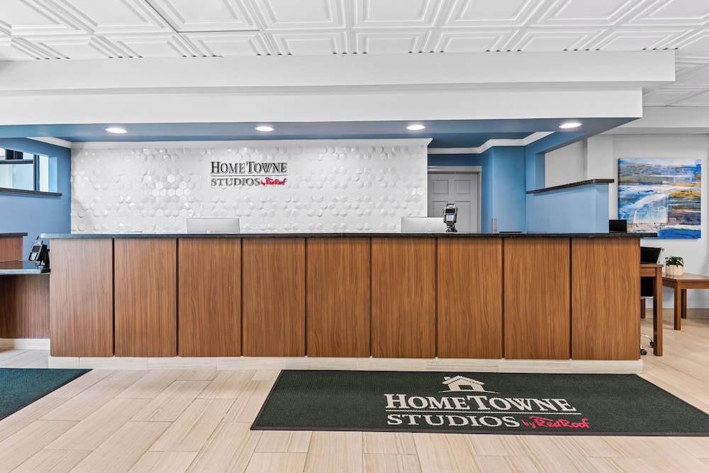 HomeTowne Studios by Red Roof & Conference Center Cortland - photo 7
