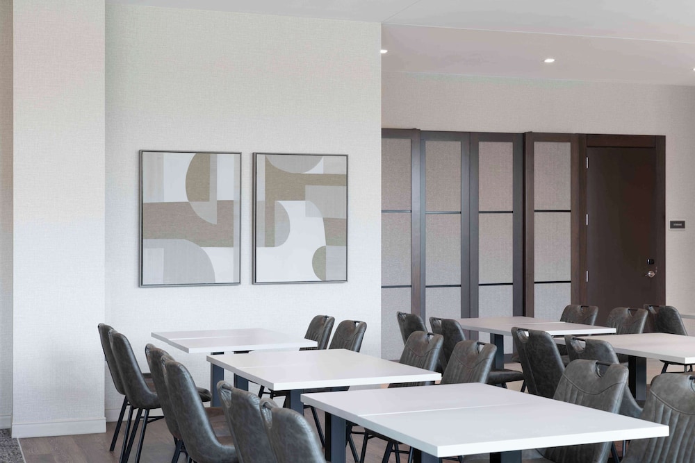 Homewood Suites by Hilton Boston Logan Airport Chelsea - photo 39