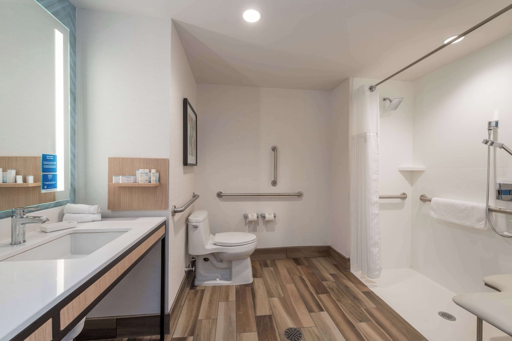 Hilton Garden Inn Boston Canton - photo 15
