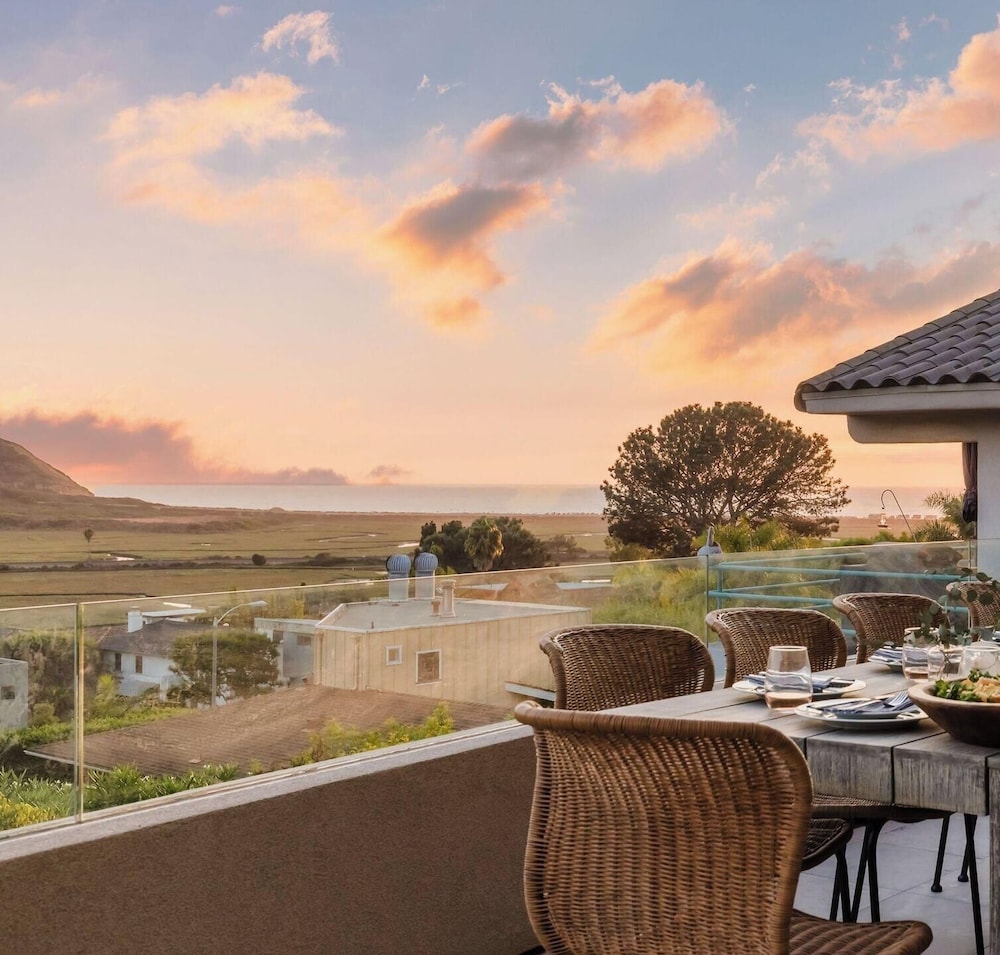 Seascape by AvantStay Spacious Contemporary Oasis in Del Mar — 4-Star Luxury Hotel in San Diego, United States