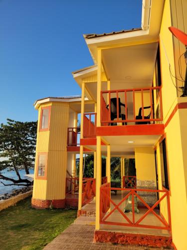 Cabañas y Restaurante Miss Elma — 4-Star Luxury Hotel in Providencia, Colombia