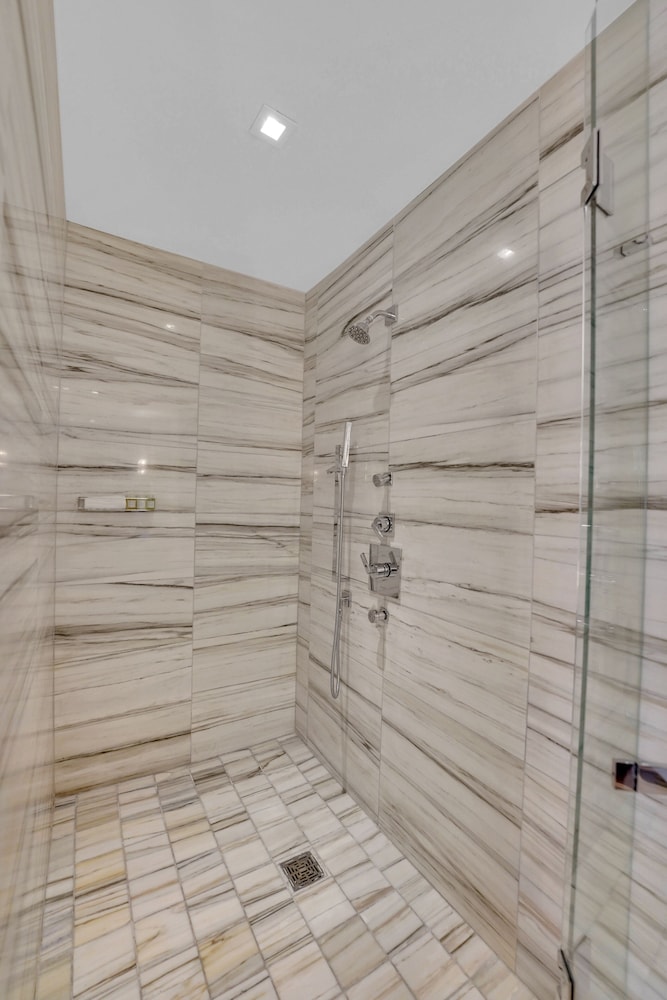 Private Residences at W SoBe by LRMB - photo 18