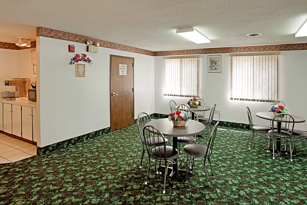 Americas Best Value Inn West Frankfort - photo 32