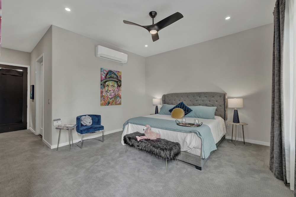 The Bentley Hotel Sinatra Room Hill Country View in Johnson, United States