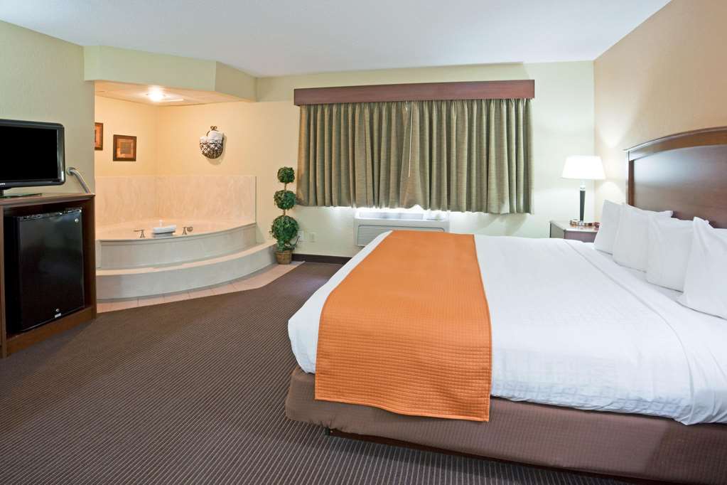 AmericInn by Wyndham Fargo West Acres - photo 16
