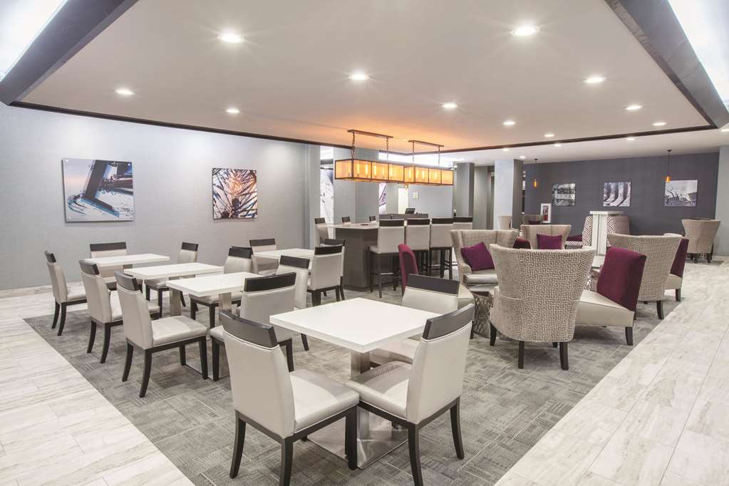 La Quinta Inn & Suites by Wyndham Kingsville - photo 3