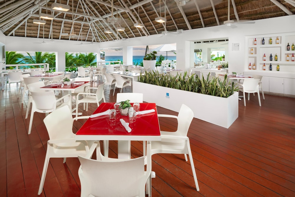 The Grand Oasis Cancun All Inclusive
