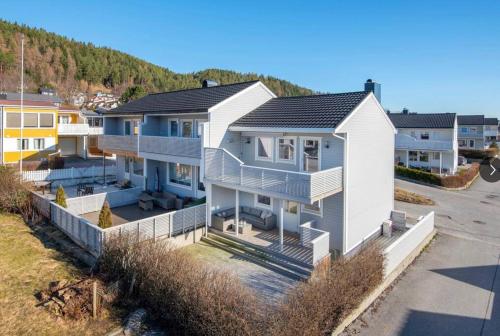 Moderne rekkehus god standard. — 4-Star Luxury Hotel in Alesund, Norway