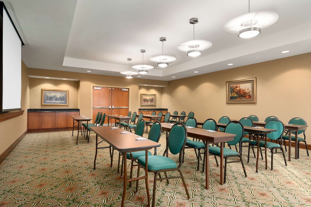 Hampton Inn & Suites Williamsburg Central - photo 28