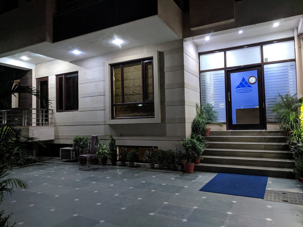 Royal Residence Huda City Centre