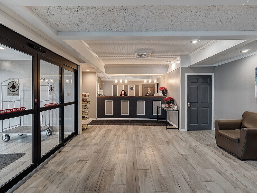 Eastlake Suites Hotel & Conference Center By OYO Urbana - photo 8