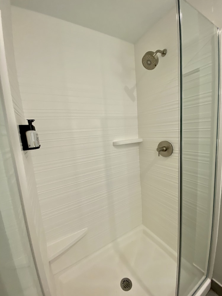 avid hotels Beaumont by IHG - photo 26