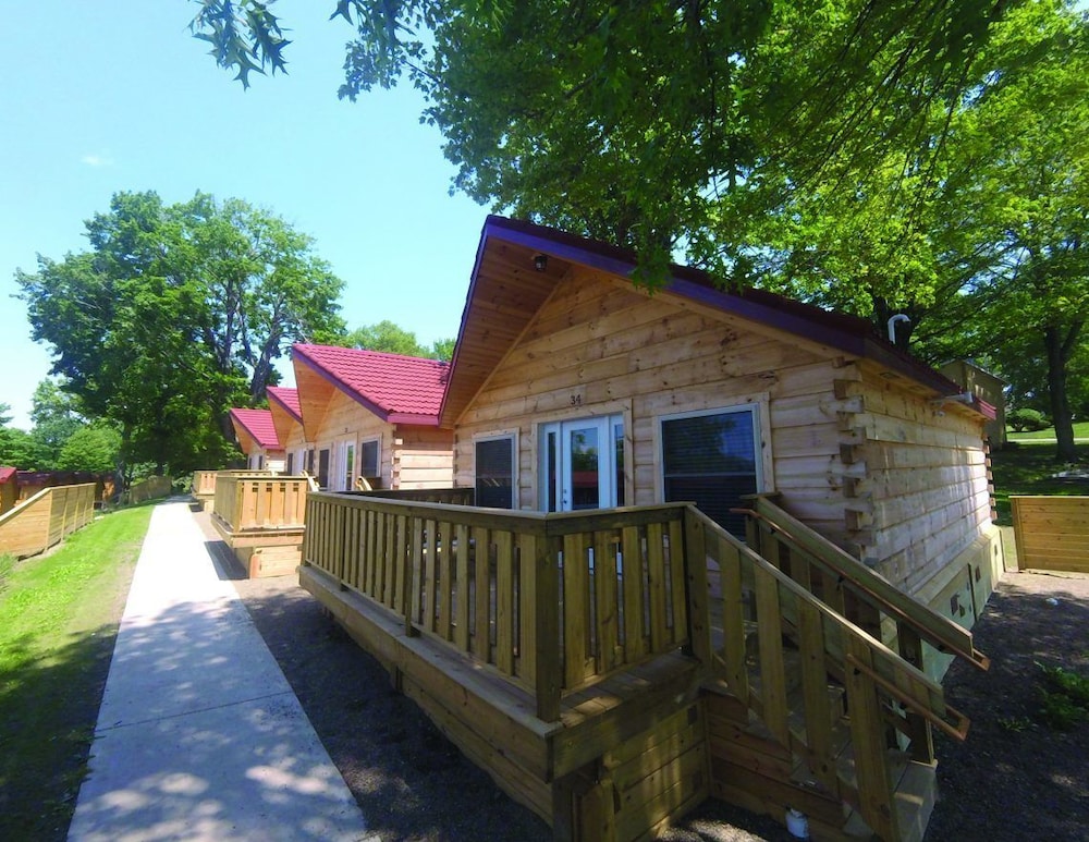 Edinboro Lake Resort Cabins - photo 48