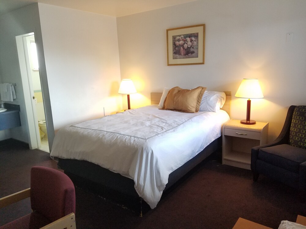 Downtown Xenion Motel - photo 10