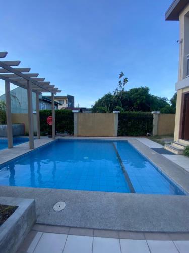Paradise Room in Las Piñas City — 4-Star Luxury Hotel in Manila, Philippines