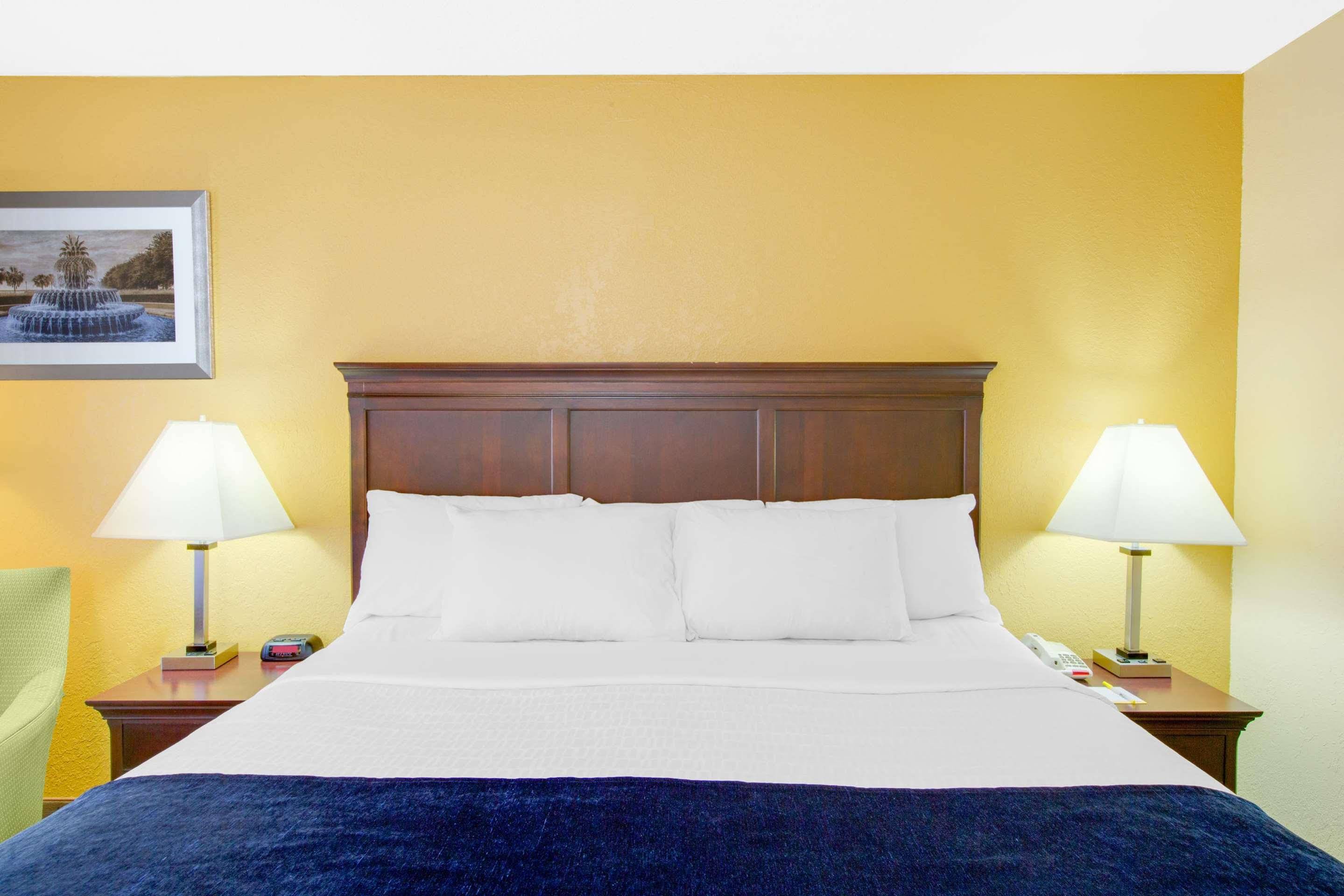 Days Inn by Wyndham Charleston Historic District - photo 13