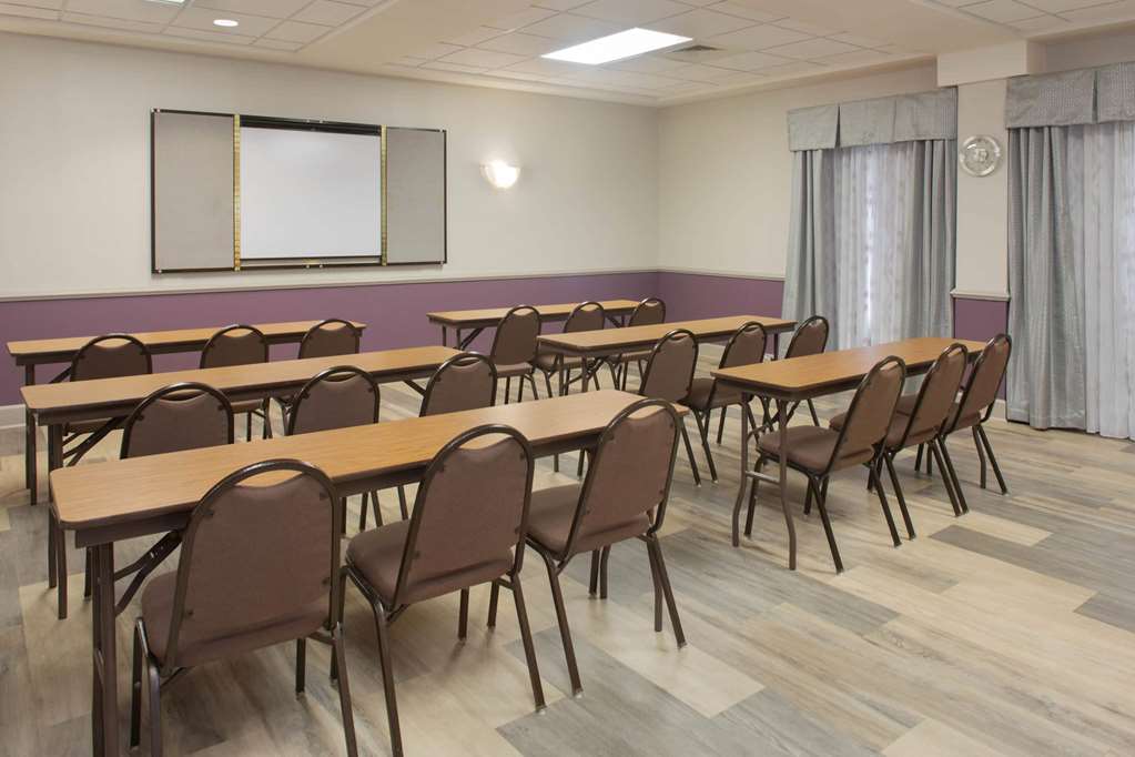 La Quinta Inn & Suites by Wyndham Mobile Daphne - photo 25