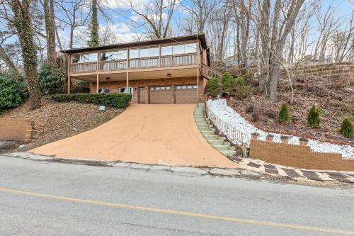 Lower Lakeshore Living — 4-Star Luxury Hotel in Lake Junaluska, United States