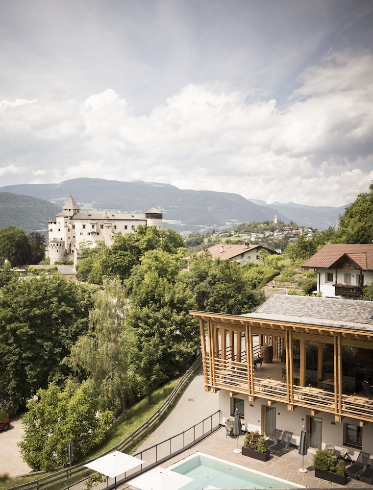 Presulis Hideaway Apartments & Restaurant — 4-Star Luxury Hotel in Fie Allo Sciliar, Italy
