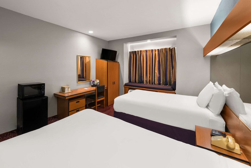 Econo Lodge Inn & Suites Mesquite Dallas East - photo 12