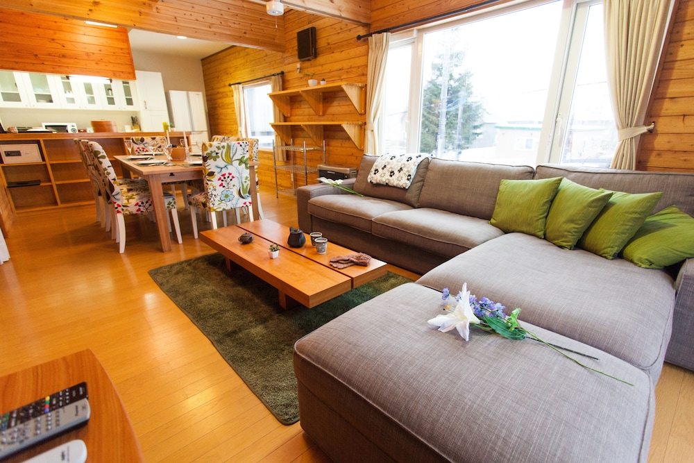Powder Cottage — 4-Star Luxury Hotel in Niseko Town, Japan