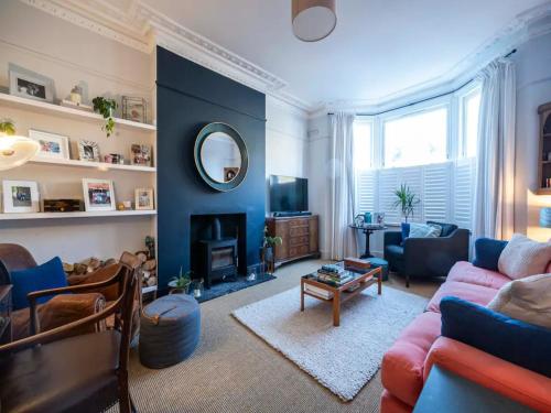 London Spacious Dulwich family house with Pool Pass the Keys — 4-Star Luxury Hotel in London, United Kingdom