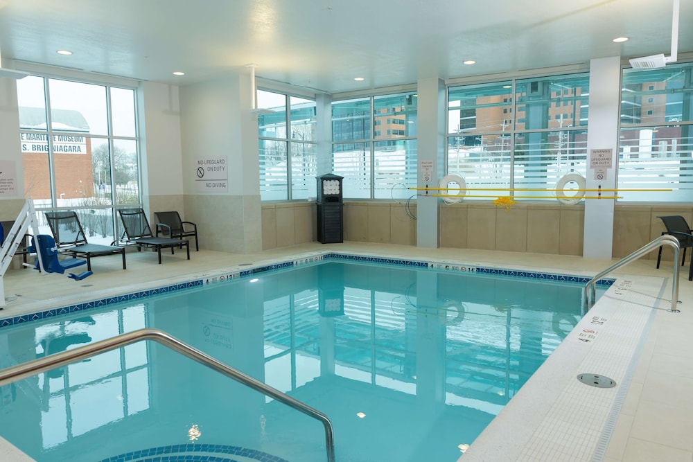 Hampton Inn & Suites Erie Bayfront - photo 35