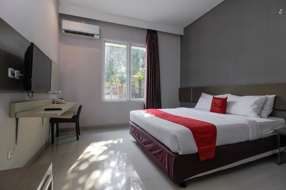 RedDoorz near Goa Sunyaragi in Cirebon, Indonesia