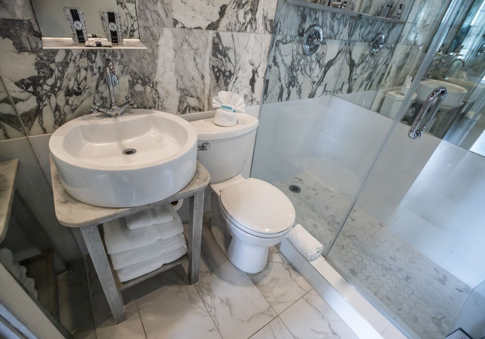 Chesterfield Hotel & Suites - photo 41