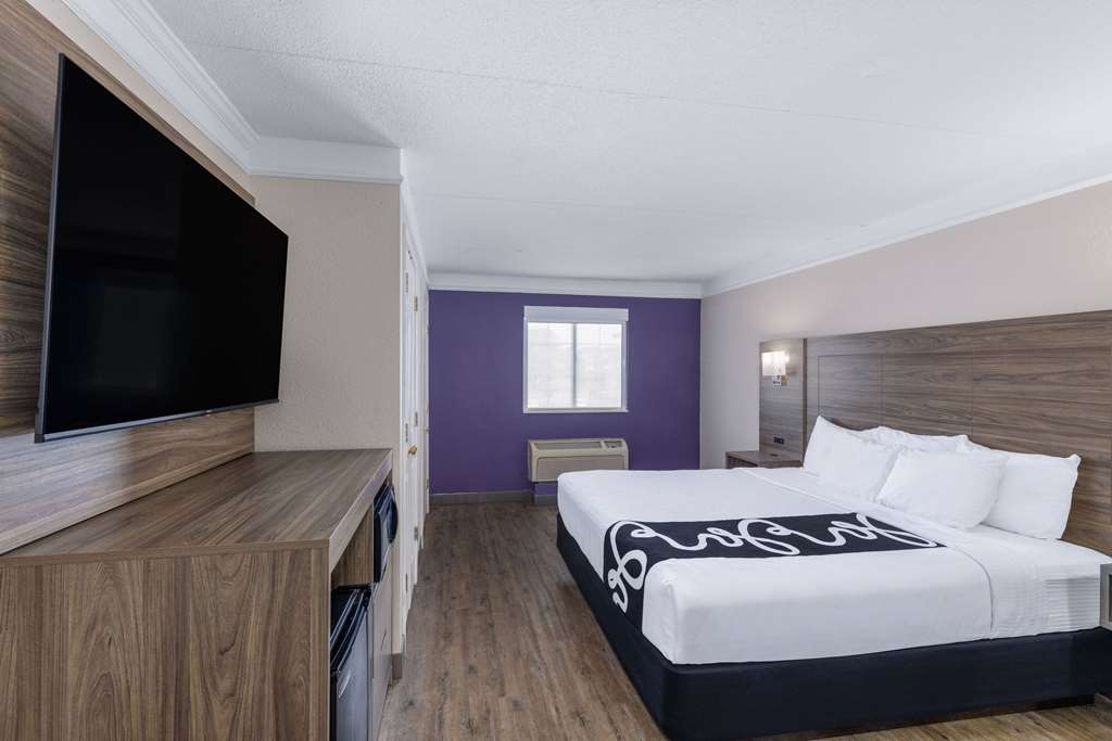 La Quinta Inn by Wyndham Kansas City Lenexa - photo 27