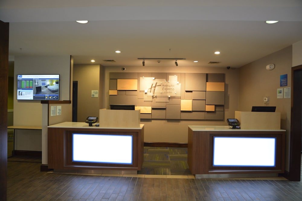 Holiday Inn Express & Suites Caryville by IHG - photo 2