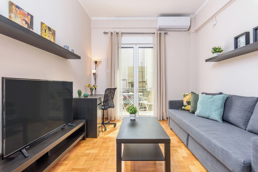 Selany's Chic Apartment in the Heart of Athens — 4-Star Luxury Hotel in Athens, Greece