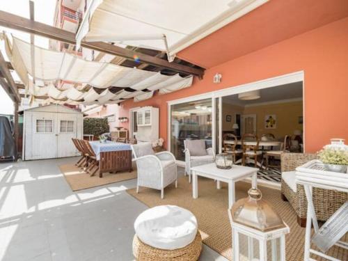 Lisbon Coast 3 bedroom apartment with large terrace — 4-Star Luxury Hotel in Linda-A-Velha, Portugal