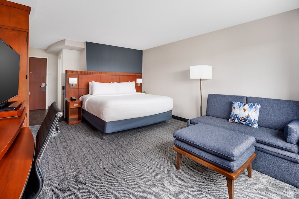 Courtyard by Marriott Manchester Boston Regional Airport - photo 15