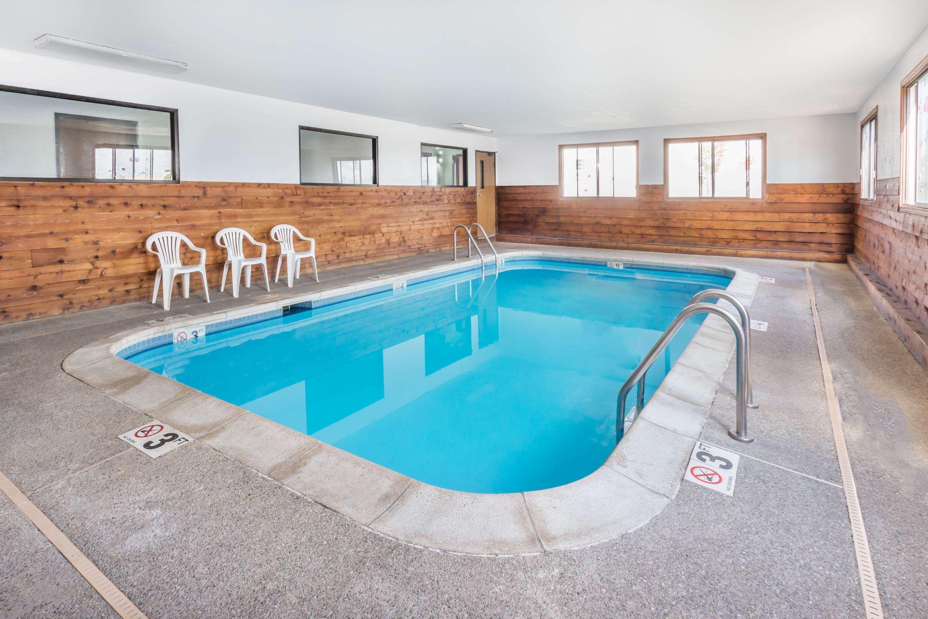 Super 8 by Wyndham Bourbonnais Kankakee Area - photo 16