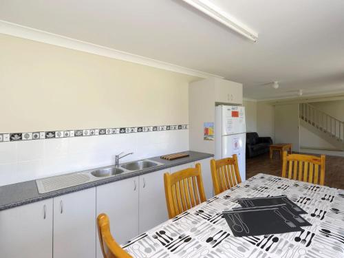 Family Getaway Shoal Bay — hotel in Shoal Bay