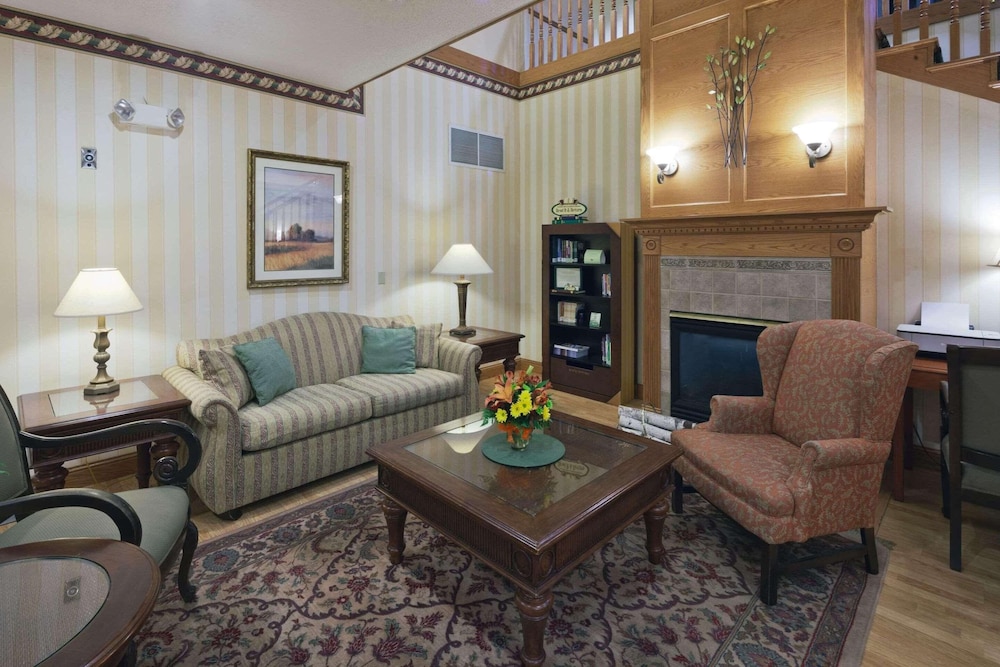 Country Inn & Suites by Radisson Prairie du Chien WI - featured photo