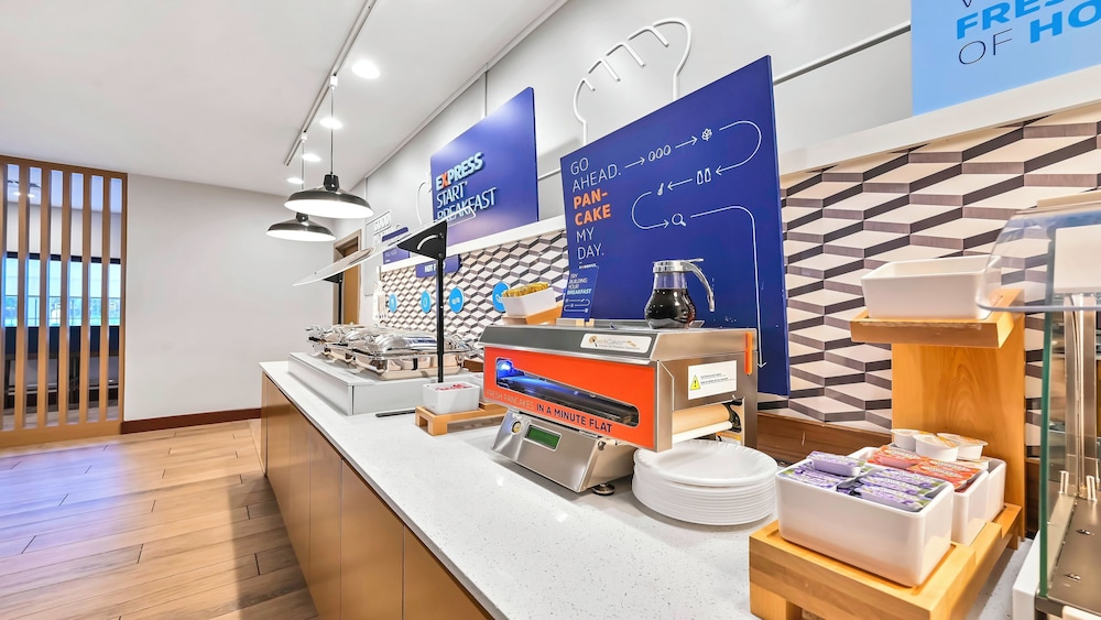 Holiday Inn Express Palestine by IHG - photo 60