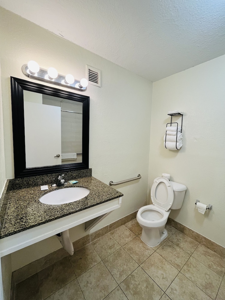 Rodeway Inn Silver Springs Ocala East - photo 21