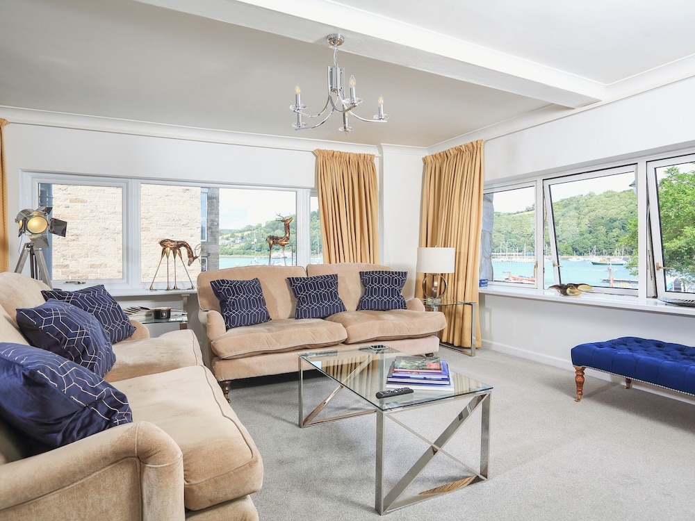 2 Lee Court — 4-Star Luxury Hotel in Dartmouth, United Kingdom