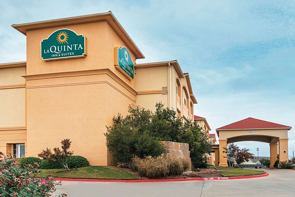 La Quinta Inn & Suites by Wyndham Woodway Waco South - photo 3