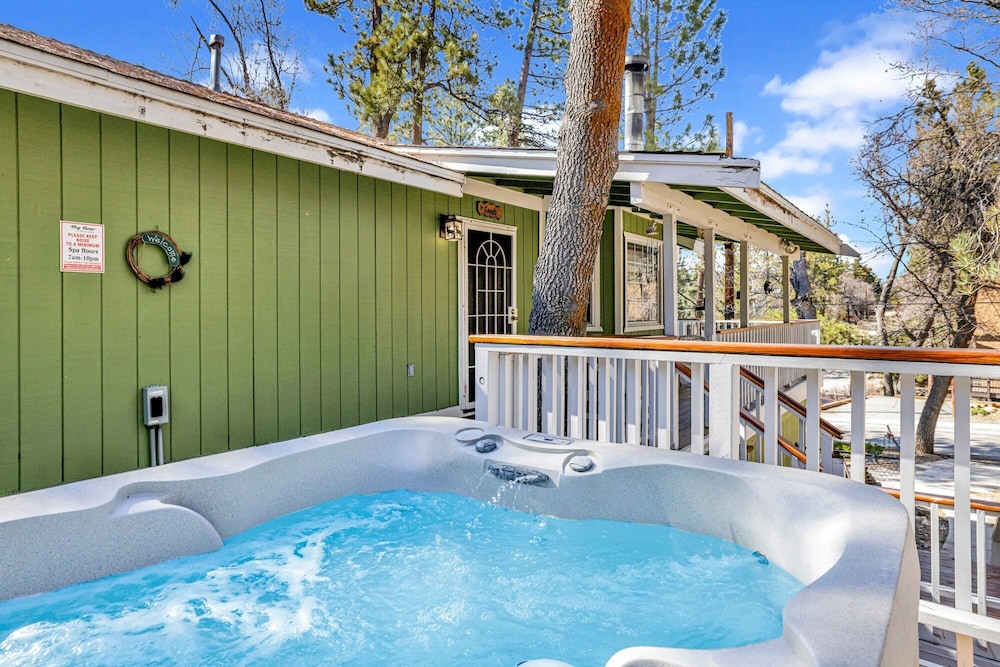 Good Times #1295 — hotel in Big Bear City