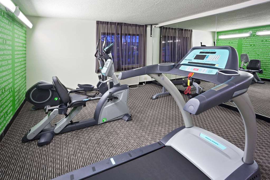 La Quinta Inn & Suites by Wyndham Cleveland Macedonia - photo 10