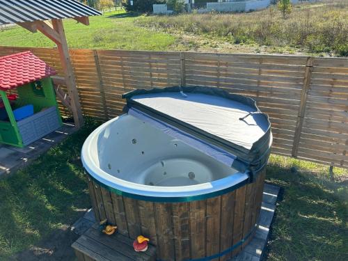 Dwa Wymiary Całoroczny domek z Jacuzzi i basenem podgrzewany w okresie wiosna lato w cenie — 4-Star Luxury Hotel in Morawica, Poland