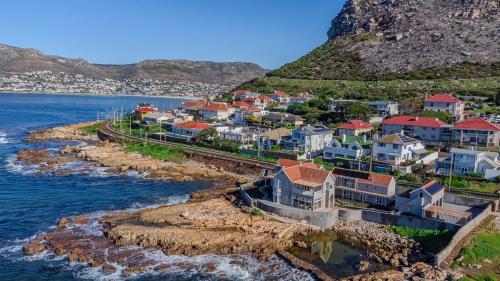 By The Sea Villa on Kalk Bays Ocean Edge