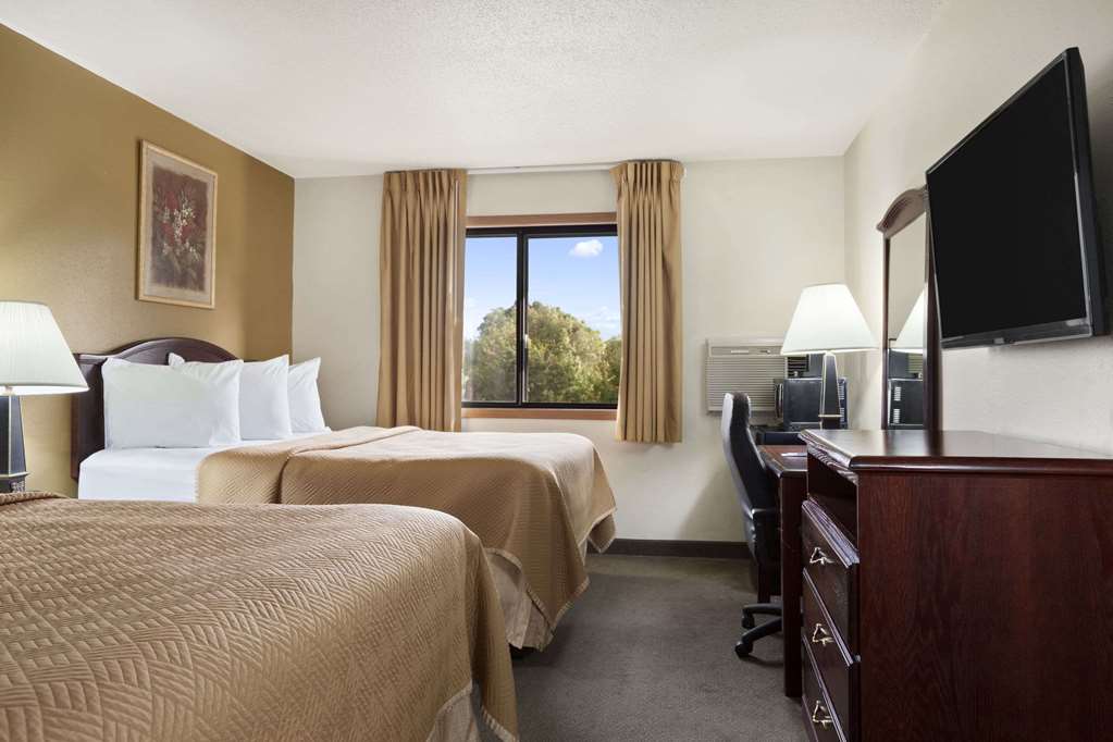 Travelodge by Wyndham La Porte Michigan City Area - photo 6