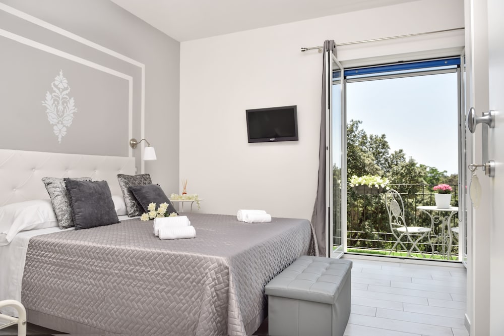 Insula House B&B — 4-Star Luxury Hotel in Portici, Italy